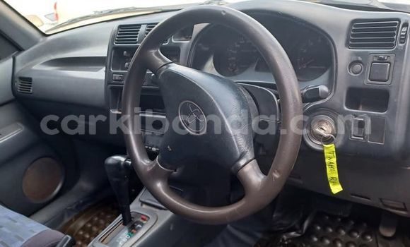 Acheter Occasion Voiture Toyota RAV4 Noir à Kampala, Ouganda Acheter Occasion Voiture Toyota RAV4 Noir à Kampala, Ouganda