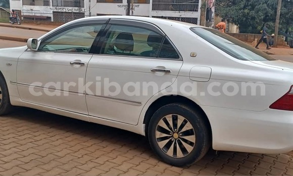 Acheter Occasion Voiture Toyota Crown Blanc à Kampala, Ouganda Acheter Occasion Voiture Toyota Crown Blanc à Kampala, Ouganda