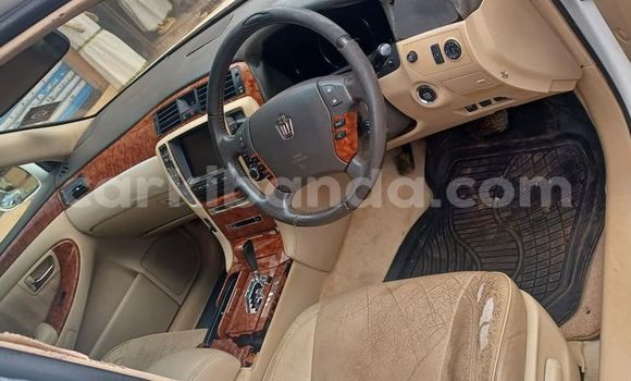 Acheter Occasion Voiture Toyota Crown Blanc à Kampala, Ouganda Acheter Occasion Voiture Toyota Crown Blanc à Kampala, Ouganda