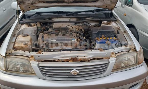 Acheter Occasion Voiture Toyota Premio Blanc à Kampala, Ouganda Acheter Occasion Voiture Toyota Premio Blanc à Kampala, Ouganda