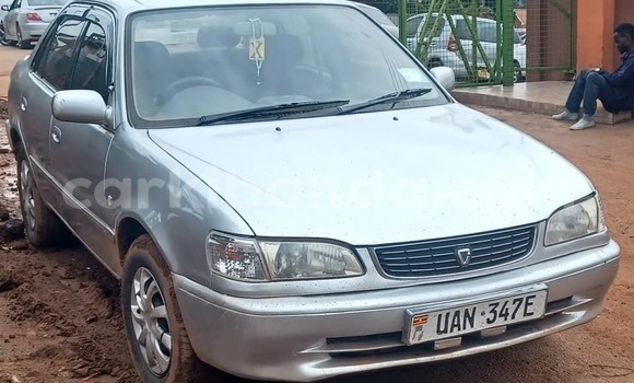 Gura Yakoze Toyota Sai Other Imodoka i Kampala mu Uganda