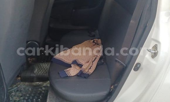 Acheter Occasion Voiture Toyota Probox Blanc à Arua, Ouganda Acheter Occasion Voiture Toyota Probox Blanc à Arua, Ouganda