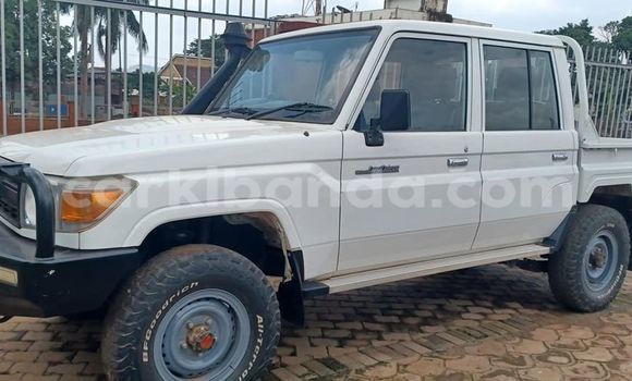 Buy Used Toyota Land Cruiser Prado White Car in Bugiri in Eastern Buy Used Toyota Land Cruiser Prado White Car in Bugiri in Eastern