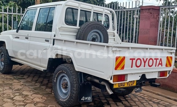 Buy Used Toyota Land Cruiser Prado White Car in Bugiri in Eastern Buy Used Toyota Land Cruiser Prado White Car in Bugiri in Eastern