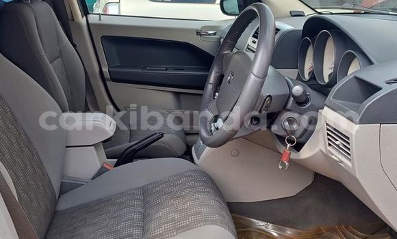 Acheter Occasion Voiture Dodge Caliber Rouge à Bombo, Central Acheter Occasion Voiture Dodge Caliber Rouge à Bombo, Central