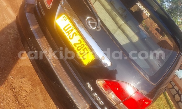 Gura Yakoze Toyota Harrier Black Imodoka i Mpigi mu Central