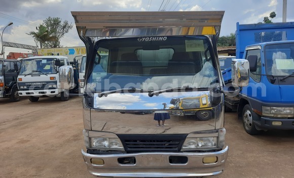 Nunua Imported Isuzu Bighorn Nyeupe Lori ndani ya Kampala nchini Uganda Nunua Imported Isuzu Bighorn Nyeupe Lori ndani ya Kampala nchini Uganda