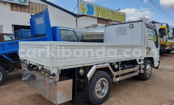 Nunua Imported Isuzu Bighorn Nyeupe Lori ndani ya Kampala nchini Uganda Nunua Imported Isuzu Bighorn Nyeupe Lori ndani ya Kampala nchini Uganda