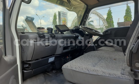 Nunua Imported Isuzu Bighorn Nyeupe Lori ndani ya Kampala nchini Uganda Nunua Imported Isuzu Bighorn Nyeupe Lori ndani ya Kampala nchini Uganda