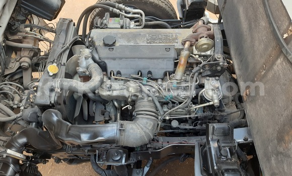 Nunua Imported Isuzu Bighorn Nyeupe Lori ndani ya Kampala nchini Uganda Nunua Imported Isuzu Bighorn Nyeupe Lori ndani ya Kampala nchini Uganda