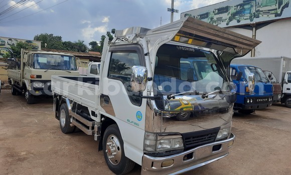 Nunua Imported Isuzu Bighorn Nyeupe Lori ndani ya Kampala nchini Uganda Nunua Imported Isuzu Bighorn Nyeupe Lori ndani ya Kampala nchini Uganda