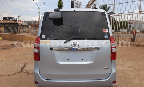 Nunua Imported Toyota Noah Bluu Gari ndani ya Kampala nchini Uganda Nunua Imported Toyota Noah Bluu Gari ndani ya Kampala nchini Uganda