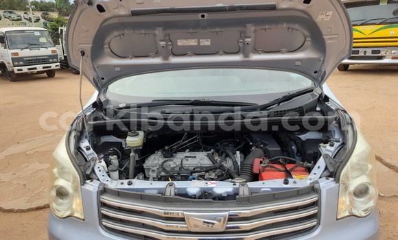 Nunua Imported Toyota Noah Bluu Gari ndani ya Kampala nchini Uganda Nunua Imported Toyota Noah Bluu Gari ndani ya Kampala nchini Uganda