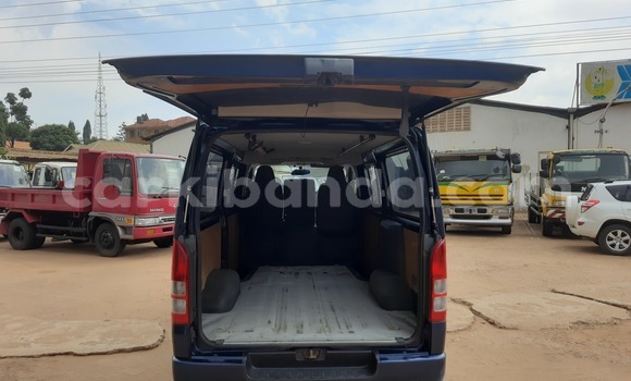 Nunua Imported Toyota Hiace Bluu Gari ndani ya Kampala nchini Uganda Nunua Imported Toyota Hiace Bluu Gari ndani ya Kampala nchini Uganda