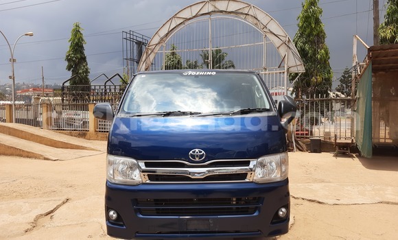 Nunua Imported Toyota Hiace Bluu Gari ndani ya Kampala nchini Uganda Nunua Imported Toyota Hiace Bluu Gari ndani ya Kampala nchini Uganda