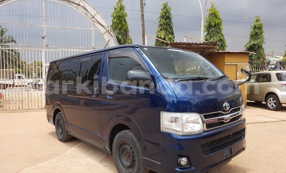 Nunua Imported Toyota Hiace Bluu Gari ndani ya Kampala nchini Uganda Nunua Imported Toyota Hiace Bluu Gari ndani ya Kampala nchini Uganda