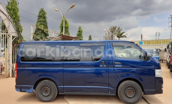 Nunua Imported Toyota Hiace Bluu Gari ndani ya Kampala nchini Uganda Nunua Imported Toyota Hiace Bluu Gari ndani ya Kampala nchini Uganda