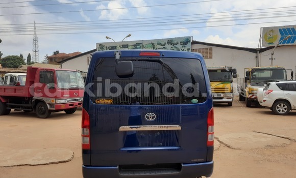Nunua Imported Toyota Hiace Bluu Gari ndani ya Kampala nchini Uganda Nunua Imported Toyota Hiace Bluu Gari ndani ya Kampala nchini Uganda