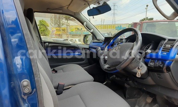 Nunua Imported Toyota Hiace Bluu Gari ndani ya Kampala nchini Uganda Nunua Imported Toyota Hiace Bluu Gari ndani ya Kampala nchini Uganda