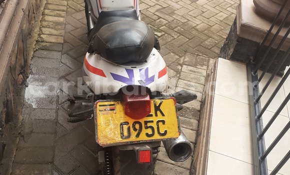 Nunua Ilio tumika Honda VT Nyeupe Bike ndani ya Kampala nchini Uganda Nunua Ilio tumika Honda VT Nyeupe Bike ndani ya Kampala nchini Uganda