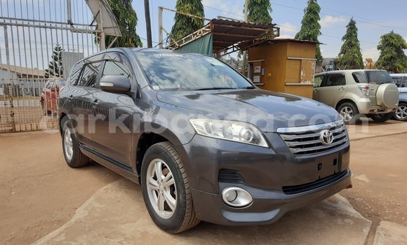 Nunua Imported Toyota Vanguard Nyingine Gari ndani ya Kampala nchini Uganda Nunua Imported Toyota Vanguard Nyingine Gari ndani ya Kampala nchini Uganda