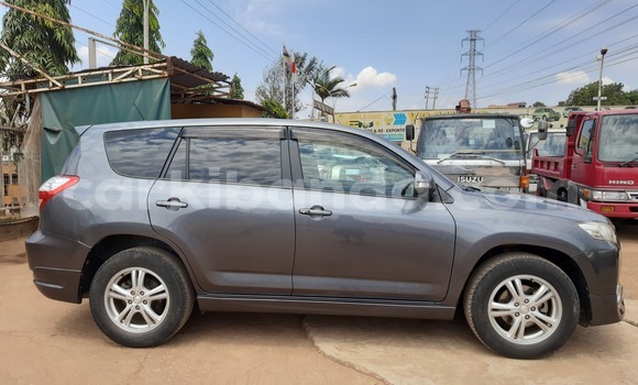 Nunua Imported Toyota Vanguard Nyingine Gari ndani ya Kampala nchini Uganda Nunua Imported Toyota Vanguard Nyingine Gari ndani ya Kampala nchini Uganda