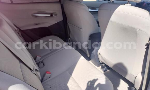 Acheter Import Voiture Toyota Auris Rouge à Kampala, Ouganda Acheter Import Voiture Toyota Auris Rouge à Kampala, Ouganda