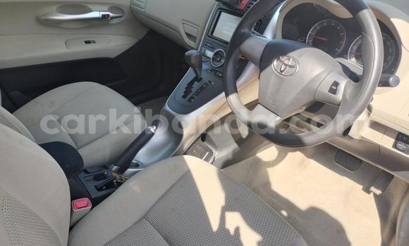 Acheter Import Voiture Toyota Auris Rouge à Kampala, Ouganda Acheter Import Voiture Toyota Auris Rouge à Kampala, Ouganda