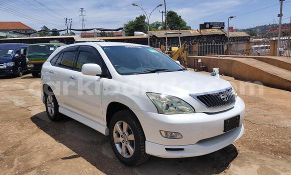 Acheter Import Voiture Toyota Harrier Blanc à Kampala, Ouganda Acheter Import Voiture Toyota Harrier Blanc à Kampala, Ouganda