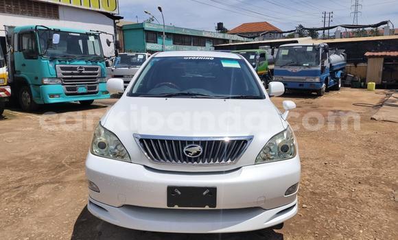 Acheter Import Voiture Toyota Harrier Blanc à Kampala, Ouganda Acheter Import Voiture Toyota Harrier Blanc à Kampala, Ouganda
