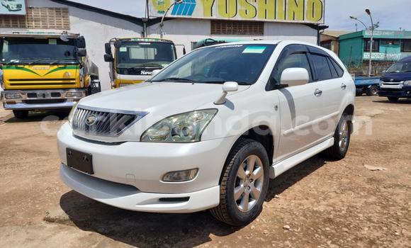 Acheter Import Voiture Toyota Harrier Blanc à Kampala, Ouganda Acheter Import Voiture Toyota Harrier Blanc à Kampala, Ouganda