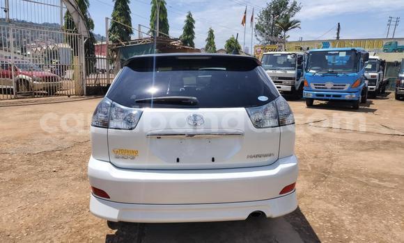 Acheter Import Voiture Toyota Harrier Blanc à Kampala, Ouganda Acheter Import Voiture Toyota Harrier Blanc à Kampala, Ouganda