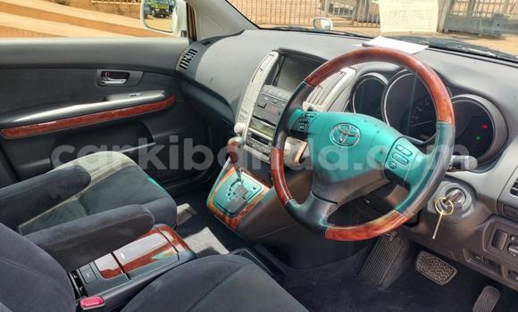 Acheter Import Voiture Toyota Harrier Blanc à Kampala, Ouganda Acheter Import Voiture Toyota Harrier Blanc à Kampala, Ouganda