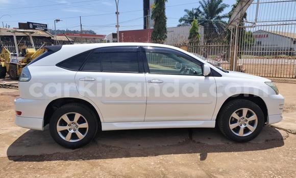 Acheter Import Voiture Toyota Harrier Blanc à Kampala, Ouganda Acheter Import Voiture Toyota Harrier Blanc à Kampala, Ouganda