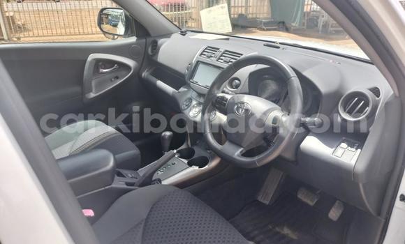 Acheter Import Voiture Toyota Vanguard Blanc à Kampala, Ouganda Acheter Import Voiture Toyota Vanguard Blanc à Kampala, Ouganda