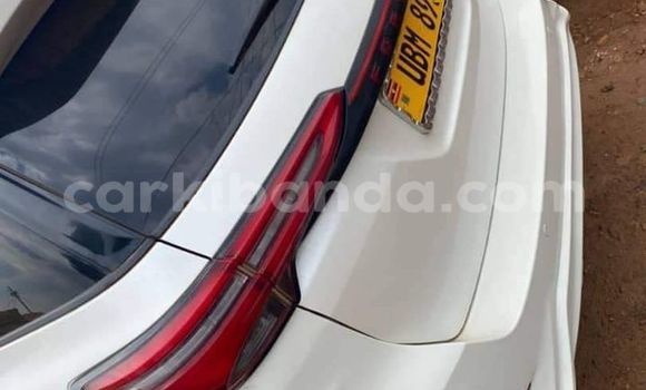 Buy Used Toyota Fortuner White Car in Bombo in Central Buy Used Toyota Fortuner White Car in Bombo in Central