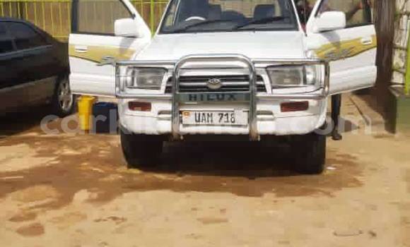 Acheter Occasion Voiture Toyota Surf Blanc à Arua, Ouganda
