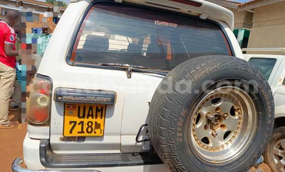 Acheter Occasion Voiture Toyota Surf Blanc à Arua, Ouganda Acheter Occasion Voiture Toyota Surf Blanc à Arua, Ouganda