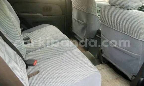 Acheter Occasion Voiture Toyota Surf Blanc à Arua, Ouganda Acheter Occasion Voiture Toyota Surf Blanc à Arua, Ouganda
