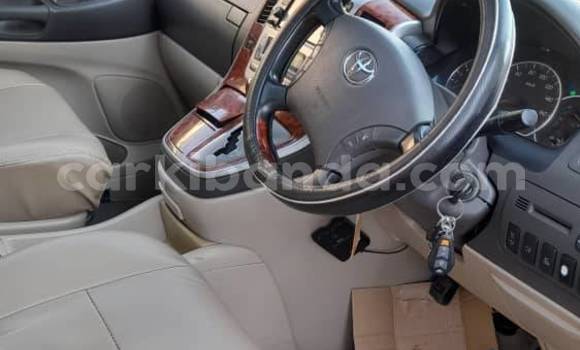 Acheter Occasion Voiture Toyota Alphard Blanc à Bombo, Central Acheter Occasion Voiture Toyota Alphard Blanc à Bombo, Central