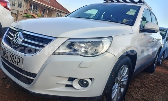 Buy Used Toyota Vanguard White Car in Bugembe in Eastern