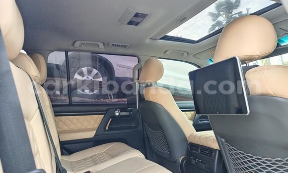 Buy Used Toyota Land Cruiser White Car in Bugembe in Eastern Buy Used Toyota Land Cruiser White Car in Bugembe in Eastern