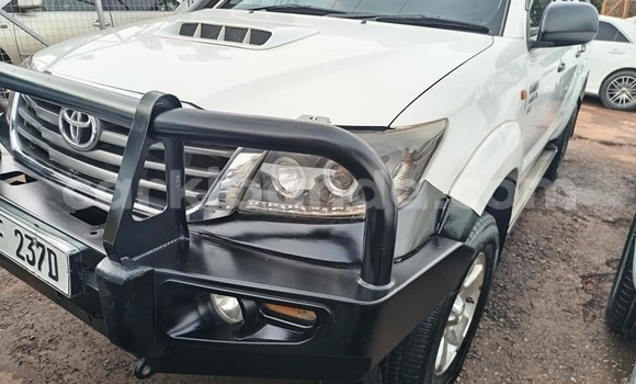 Buy Used Toyota Hilux White Car in Bugembe in Eastern