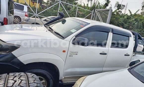 Acheter Occasion Voiture Toyota Hilux Blanc à Bugembe, Est Acheter Occasion Voiture Toyota Hilux Blanc à Bugembe, Est