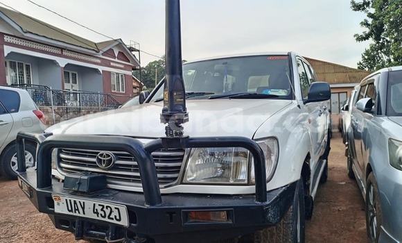 Buy Used Toyota Land Cruiser White Car in Bugiri in Eastern Buy Used Toyota Land Cruiser White Car in Bugiri in Eastern