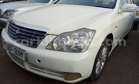 Nunua Ilio tumika Toyota Crown Nyeupe Gari ndani ya Bundibugyo nchini Magharibi