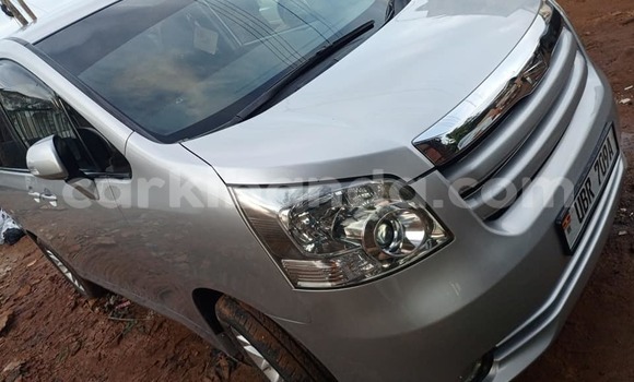 Gura Yakoze Toyota Noah White Imodoka i Bugiri mu Eastern