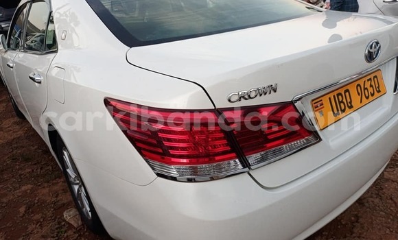Acheter Occasion Voiture Toyota Crown Blanc à Bombo, Central Acheter Occasion Voiture Toyota Crown Blanc à Bombo, Central