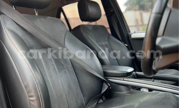 Acheter Occasion Voiture Mercedes‒Benz ML–Class Noir à Bombo, Central Acheter Occasion Voiture Mercedes‒Benz ML–Class Noir à Bombo, Central