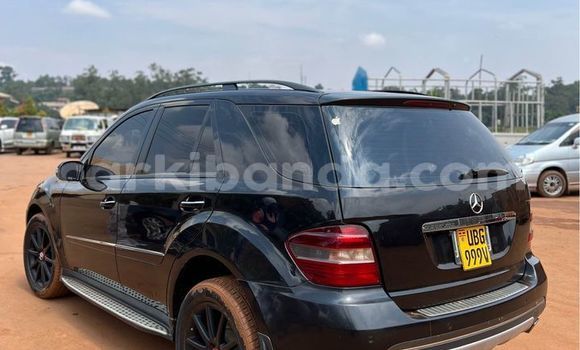 Acheter Occasion Voiture Mercedes‒Benz ML–Class Noir à Bombo, Central Acheter Occasion Voiture Mercedes‒Benz ML–Class Noir à Bombo, Central